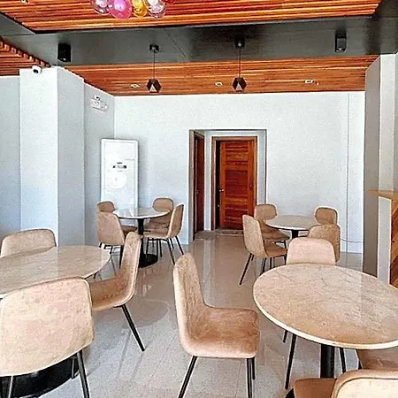 Rudhil\'S Place Hotel And Dormitory